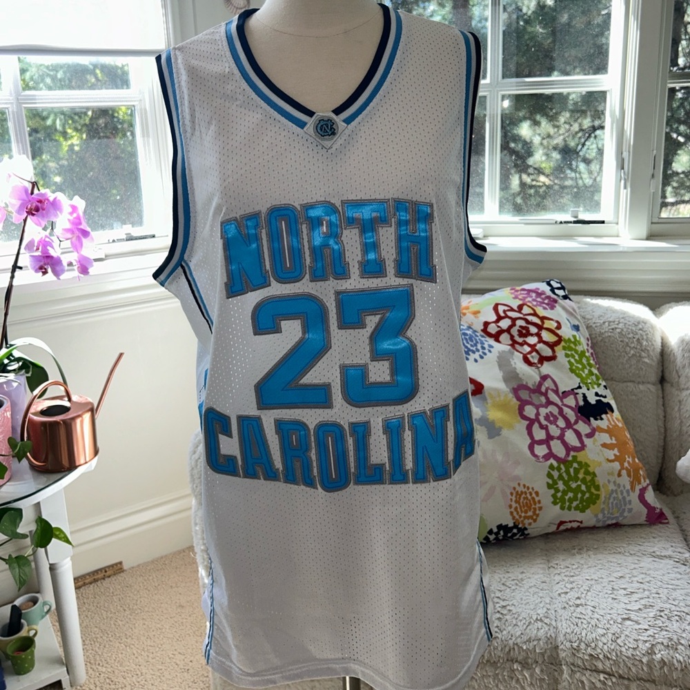Michael Jordan #23 UNC jersey, size Medium
